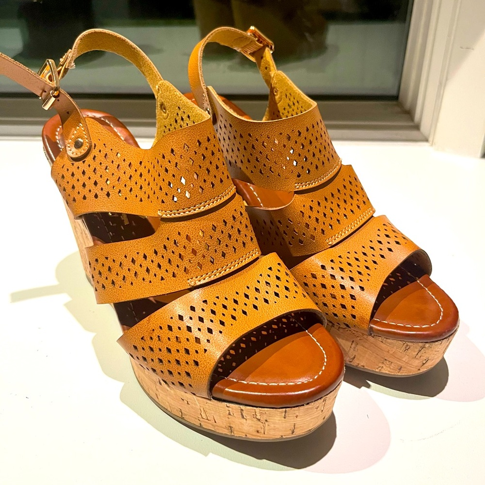 SEVEN7 cognac leather wedge platform